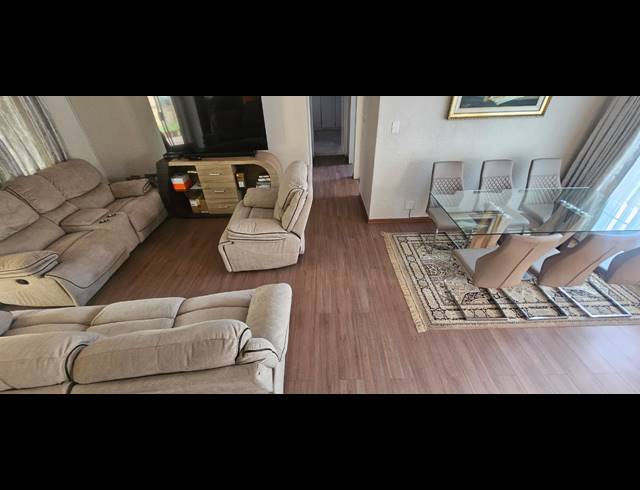 3 BEDROOM TOWNHOUSE FOR SALE IN SAFARI GARDENS